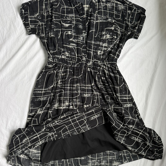 Target Black and Cream Geometric Midi Dress - Picture 4 of 6
